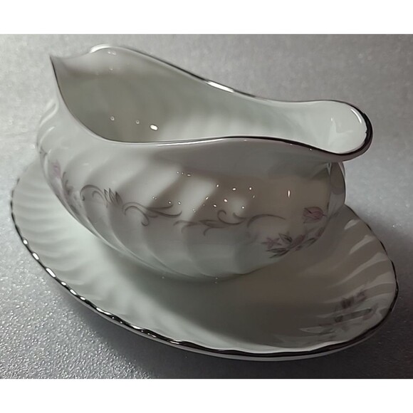 Beautiful Gold Standard Genuine Porcelain China Gravy Bowl with Attached Tray - Picture 3 of 6
